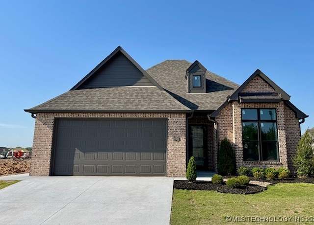 Property at 3702 W Laredo Pl, Broken Arrow, OK 74012, 2 beds, 2 baths
