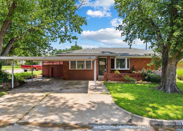Property at 300 SE Waverly Ave, Bartlesville, OK 74006, 3 beds, 1 bath