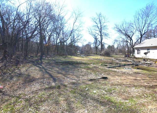 Property at 320 E Oak St, Stilwell, OK 74960
