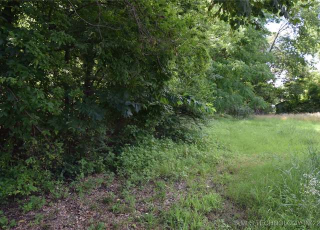 Property at 320 E Oak St, Stilwell, OK 74960