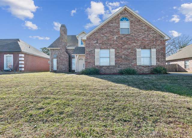 Property at 1708 N 13th St, Broken Arrow, OK 74012, 4 beds, 2.5 baths