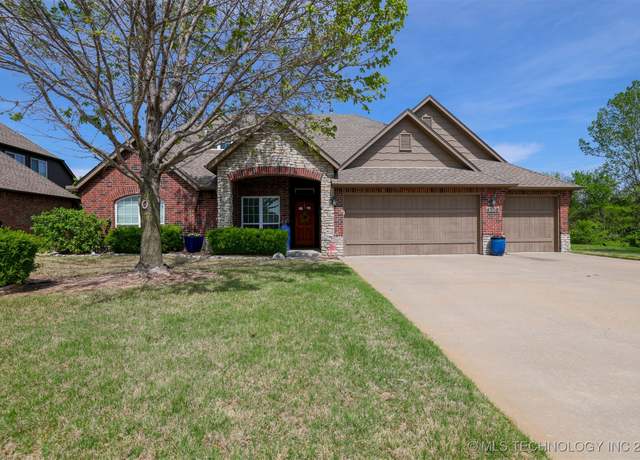 Property at 4308 N Ironwood Ave, Broken Arrow, OK 74012, 5 beds, 3 baths