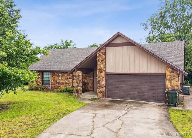 Property at 8722 N 121st Ave E, Owasso, OK 74055, 3 beds, 2 baths