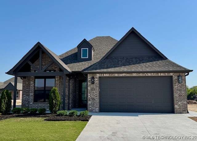 Property at 3701 W Laredo St, Broken Arrow, OK 74012, 2 beds, 2 baths