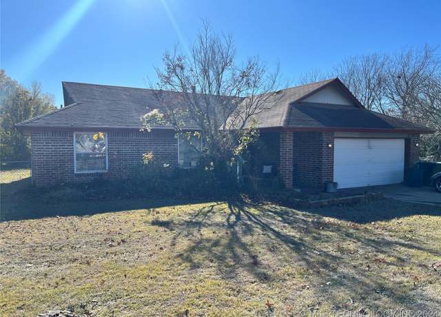 Property at 10722 E First St, Claremore, OK 74019, 4 beds, 1.5 baths
