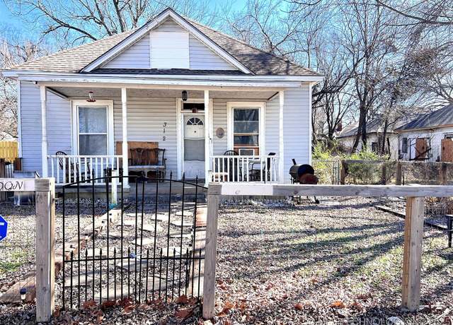 Property at 312 N 9th St, Muskogee, OK 74401, 2 beds, 1 bath