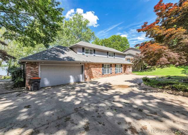 Property at 3112 Shore Dr, Grove, OK 74344, 5 beds, 4 baths