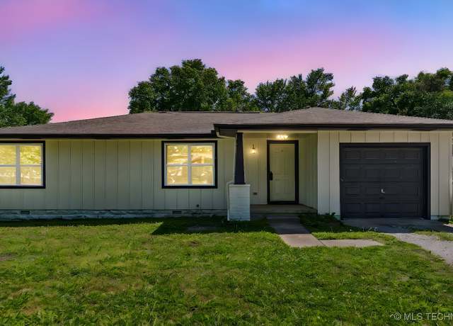 Property at 201 W 9th St, Claremore, OK 74017, 2 beds, 1 bath