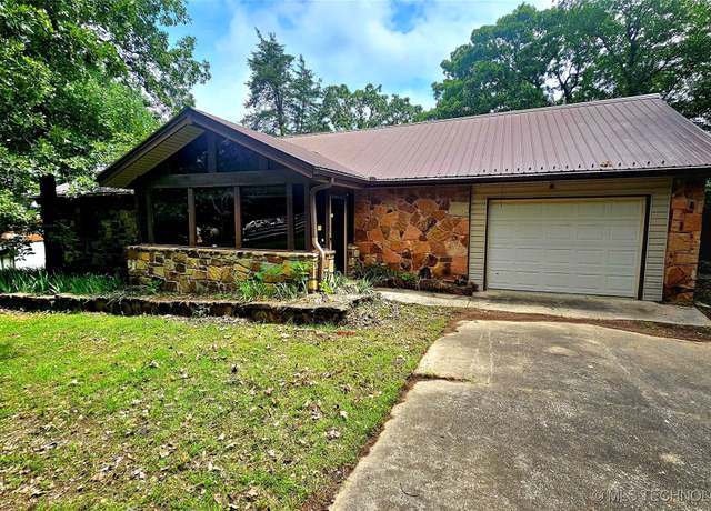 Property at 52 N Happy St, Eufaula, OK 74432, 3 beds, 2 baths