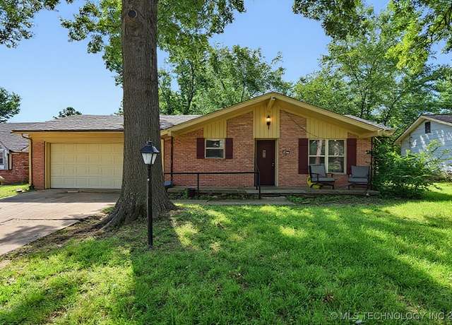 Property at 513 N Village Pl, Broken Arrow, OK 74012, 3 beds, 2 baths