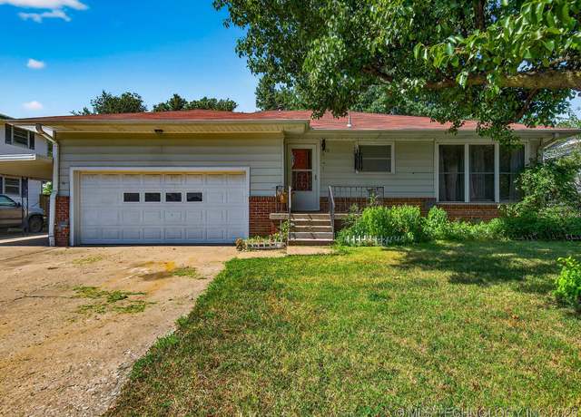 Property at 929 W Shawnee St, Nowata, OK 74048, 3 beds, 1.5 baths