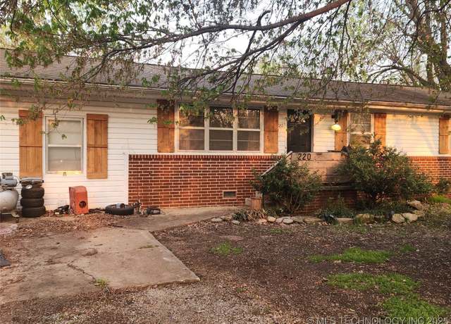 Property at 220 S Walnut St, Oologah, OK 74053, 3 beds, 1.5 baths