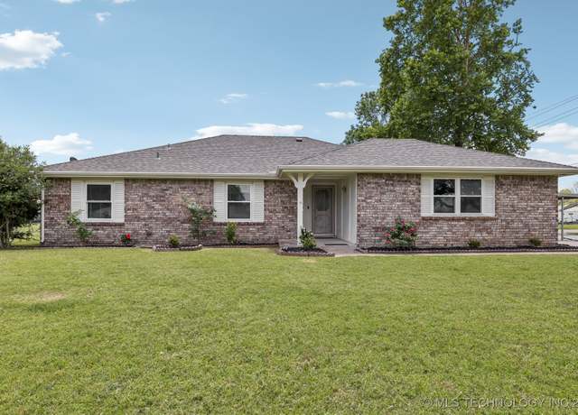 Property at 14506 E 76th St N, Owasso, OK 74055, 3 beds, 2 baths