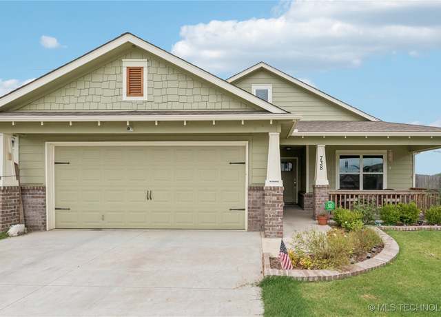 Property at 738 W 54th St, Sand Springs, OK 74063, 4 beds, 2.5 baths