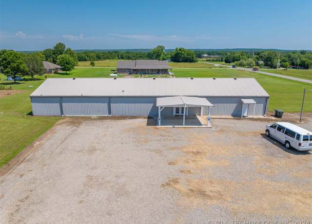 Property at 3001 N Maple St, Sallisaw, OK 74955, 1 bed, 2 baths