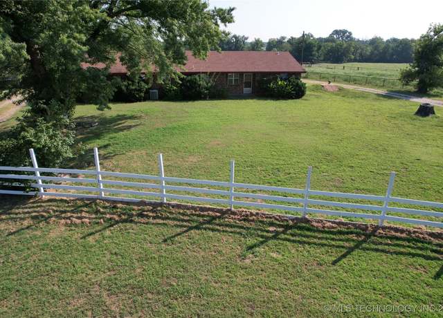 Property at 200 2nd St, Pawnee, OK 74058, 3 beds, 2 baths