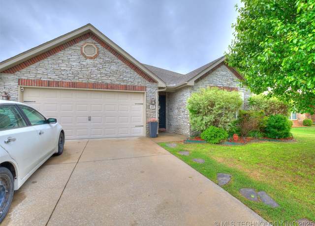Property at 9201 N 144th East Ave, Owasso, OK 74055, 3 beds, 2 baths
