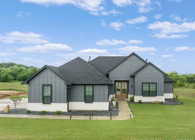 Property at 1013 Prairie View Rd, Ardmore, OK 73401, 3 beds, 2 baths
