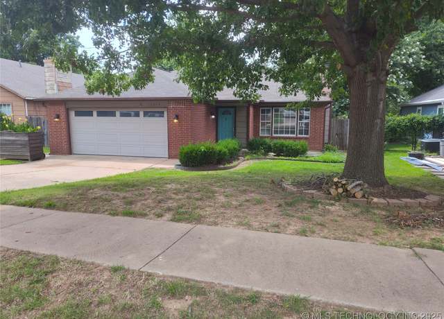 Property at 11214 S Nandina Ave, Jenks, OK 74037, 3 beds, 2 baths