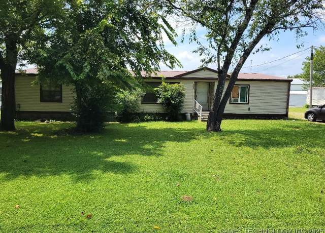 Property at 525 SW 3rd St, Krebs, OK 74501, 3 beds, 2 baths