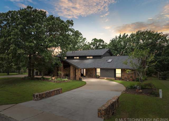 Property at 12526 S 12th St, Jenks, OK 74037, 4 beds, 3 baths