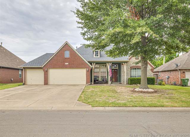 Property at 4703 S 200th East Ave, Broken Arrow, OK 74014, 3 beds, 2 baths