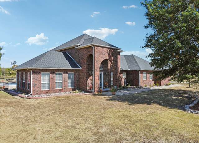 Property at 3691 E 390 Rd, Oologah, OK 74053, 3 beds, 2.5 baths