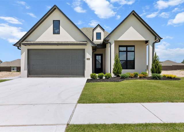 Property at 3608 W Laredo St, Broken Arrow, OK 74012, 3 beds, 2.5 baths