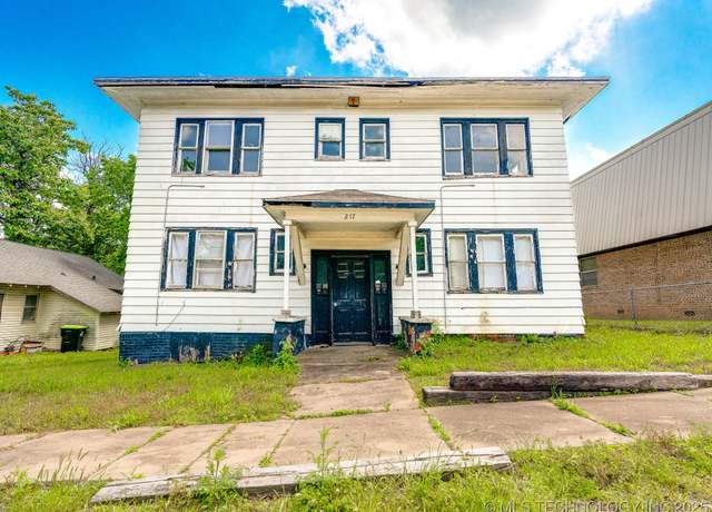 Property at 217 E 15th, Ada, OK 74820, 4 beds, 4 baths