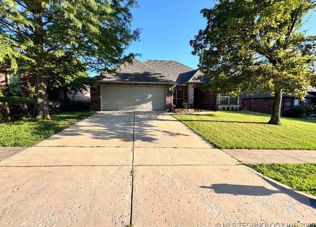 Property at 4526 E 141st Pl S, Bixby, OK 74008, 4 beds, 2 baths