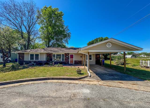 Property at 1105 W 1st St, Tahlequah, OK 74464, 3 beds, 1 bath