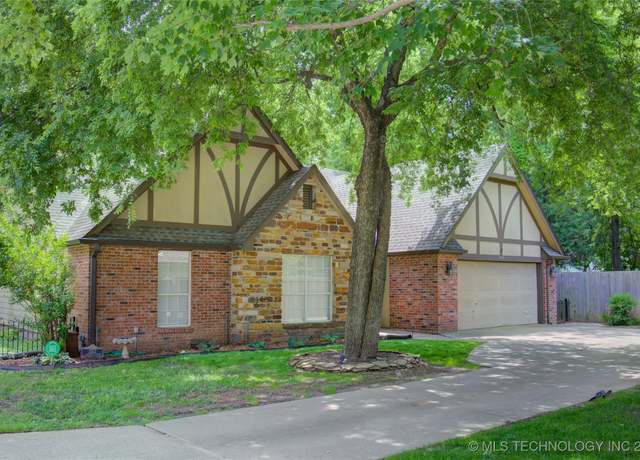 Property at 5512 S Columbia Ct, Tulsa, OK 74105, 3 beds, 2 baths