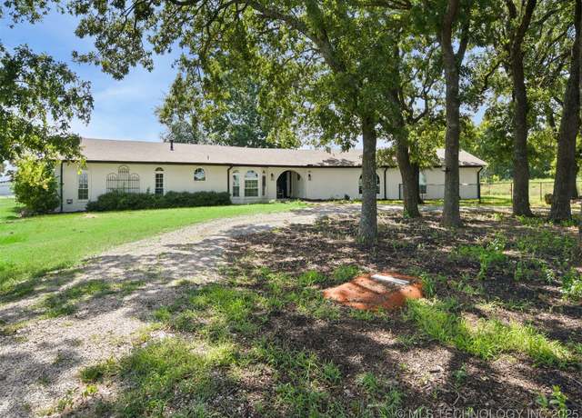 Property at 1348 Gene Autry Rd, Ardmore, OK 73401, 4 beds, 2.5 baths