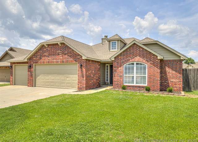 Property at 201 W 53rd St, Sand Springs, OK 74063, 3 beds, 2 baths