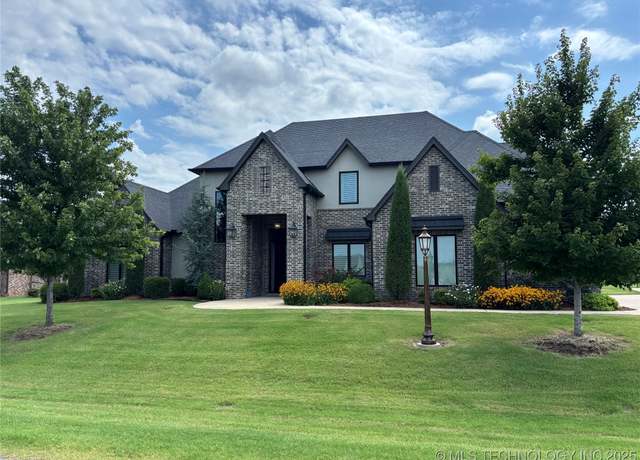 Property at 6118 N Water Way St, Owasso, OK 74055, 4 beds, 3 baths