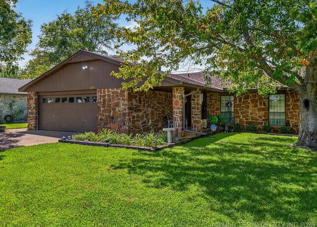 Property at 309 N Spruce Ave, Bartlesville, OK 74006, 3 beds, 2 baths