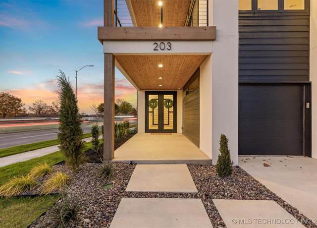 Property at 203 E 45th Ct, Tulsa, OK 74105, 4 beds, 4.5 baths