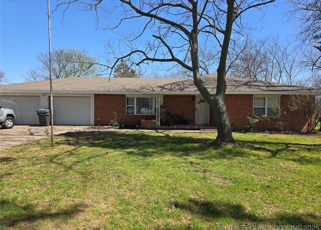 Property at 924 W Springdale, Ardmore, OK 73401, 2 beds, 1.5 baths