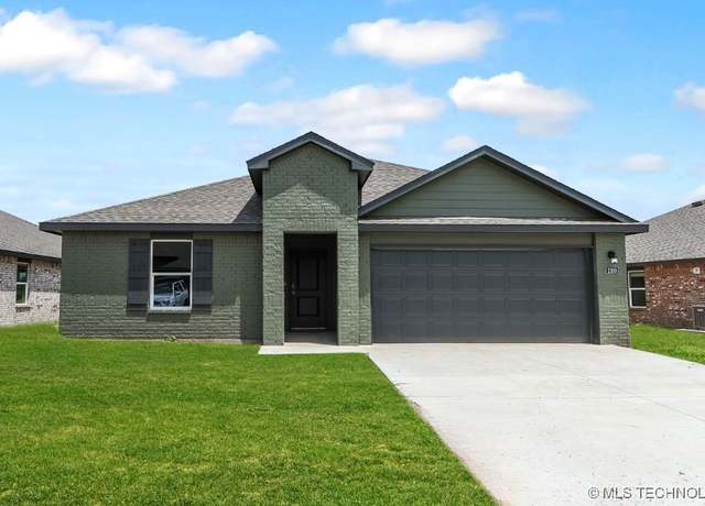 Property at 2100 E Urbana St, Broken Arrow, OK 74127, 4 beds, 2 baths