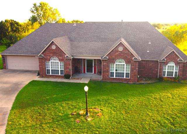 Property at 7054 E 149th St, Collinsville, OK 74021, 3 beds, 2 baths