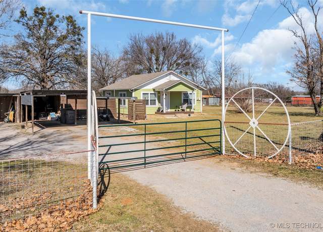 Property at 1025 Springdale Rd, Ardmore, OK 73401, 2 beds, 1 bath