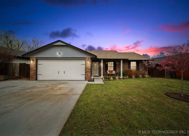 Property at 1308 W Doris St, Claremore, OK 74017, 3 beds, 2 baths