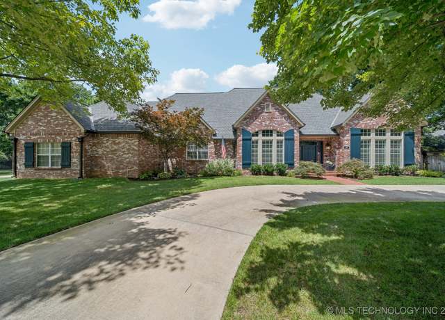 Property at 4921 E 104th St, Tulsa, OK 74137, 4 beds, 3.5 baths