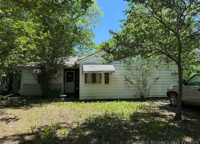 Property at 710 F St NW, Ardmore, OK 73401, 3 beds, 2 baths