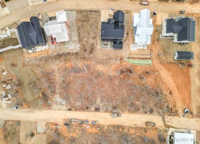 Property at 118 Sandstone Dr, Carlton Landing, OK 74432