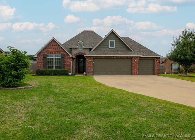Property at 4314 S 132nd EastAvenue, Tulsa, OK 74134, 3 beds, 2 baths