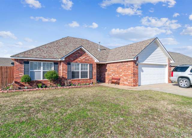 Property at 2501 Highwood Pl, Claremore, OK 74017, 3 beds, 2 baths