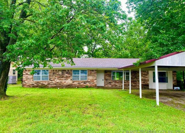 Property at 305 N 10th St, Hartshorne, OK 74547, 3 beds, 1.5 baths