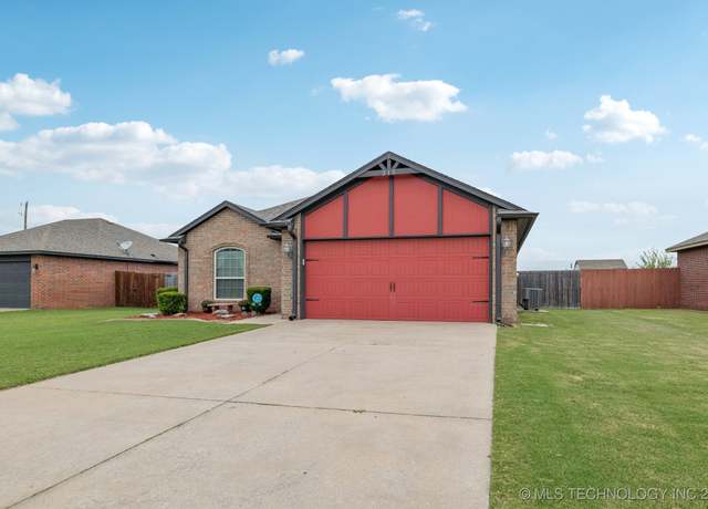 Property at 215 E Dillon Dr, Kiefer, OK 74041, 3 beds, 2 baths