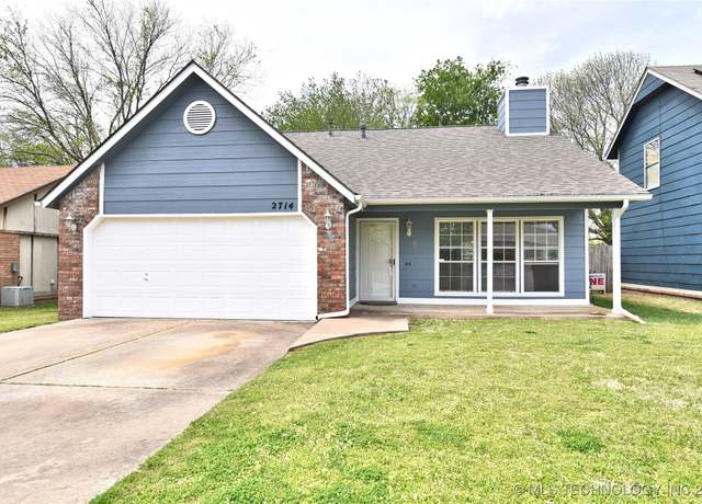 Property at 2714 S Oak Pl, Broken Arrow, OK 74012, 3 beds, 2 baths